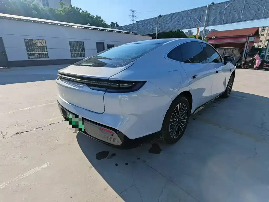 Geely Galaxy Xingyao 8 2025 из CN, фото 4