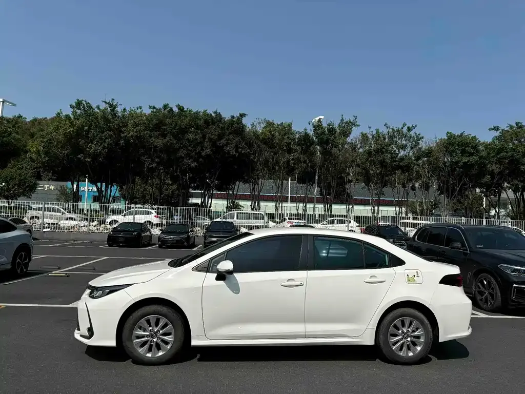 Toyota Corolla — фото 3
