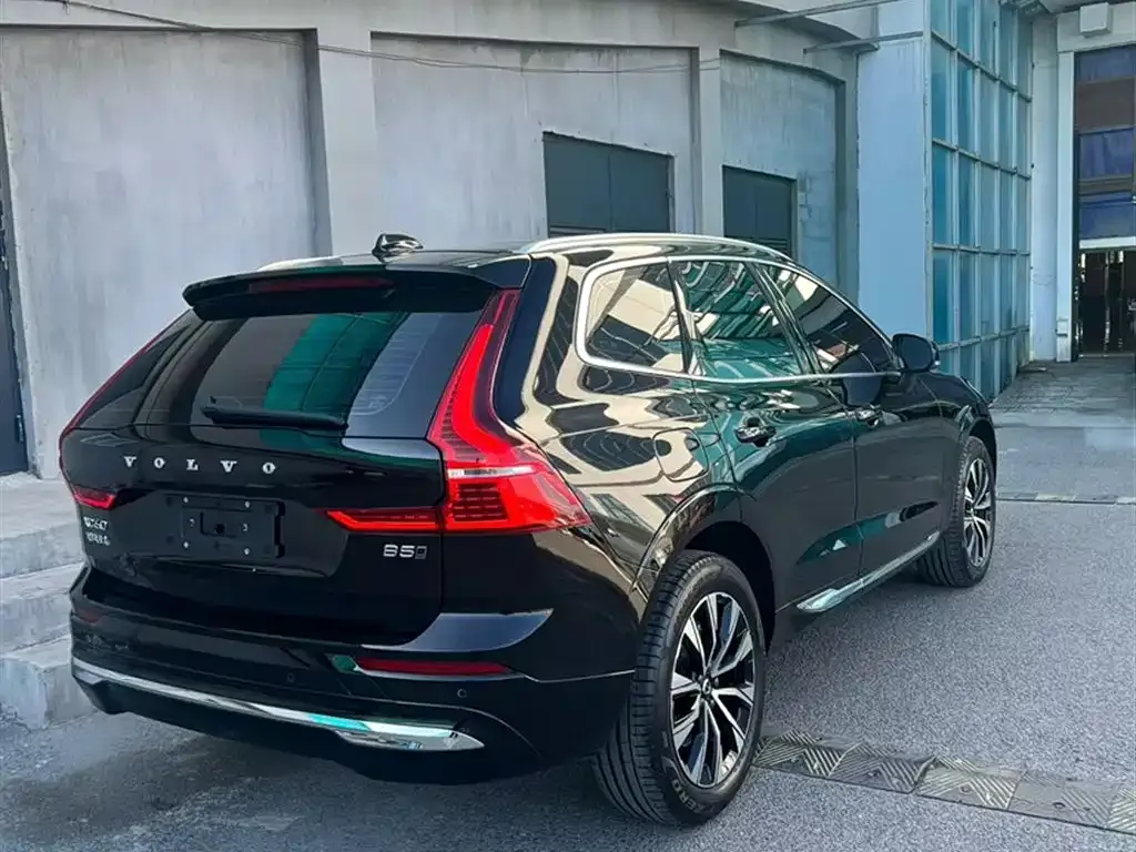 Volvo XC60 — фото 9