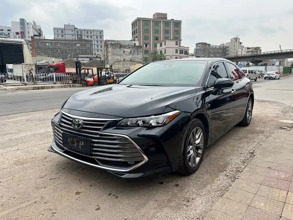 Toyota Avalon — фото 1