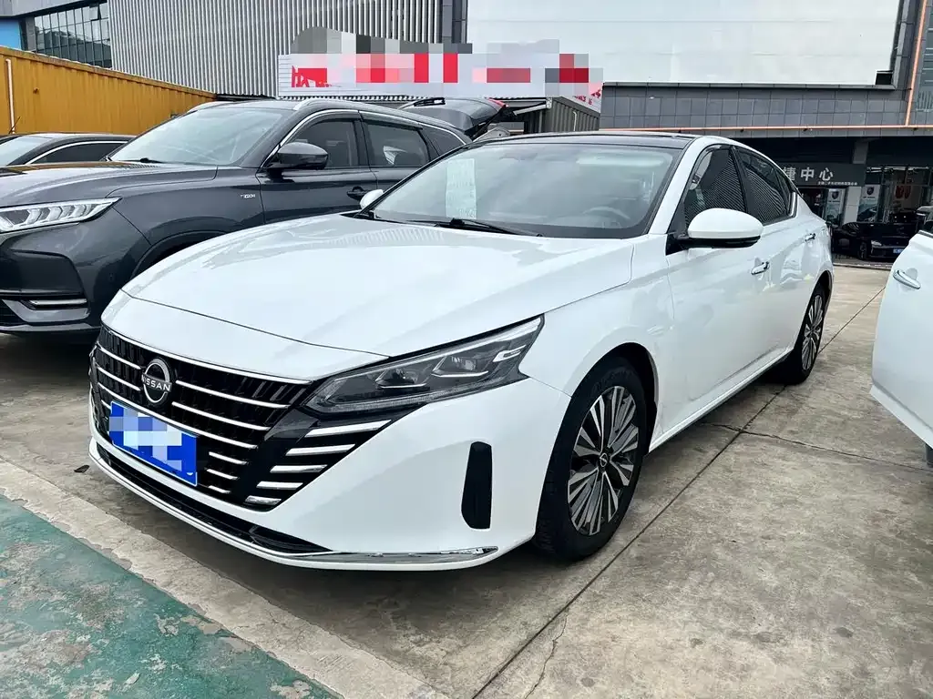 Nissan Teana — фото 1
