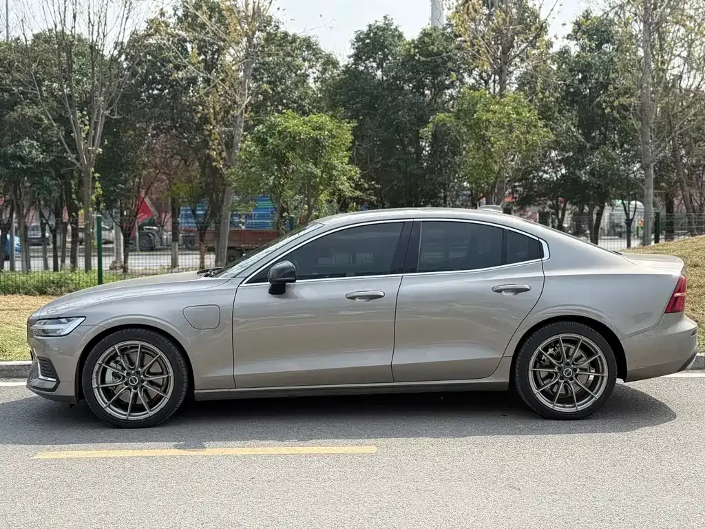 Volvo S60 PHEV 2021 из CN, фото 9