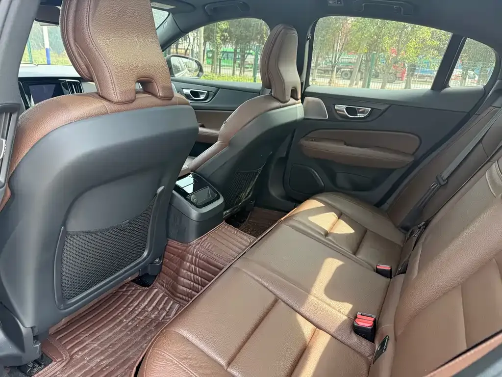 Volvo S60 PHEV 2021 из CN, фото 3
