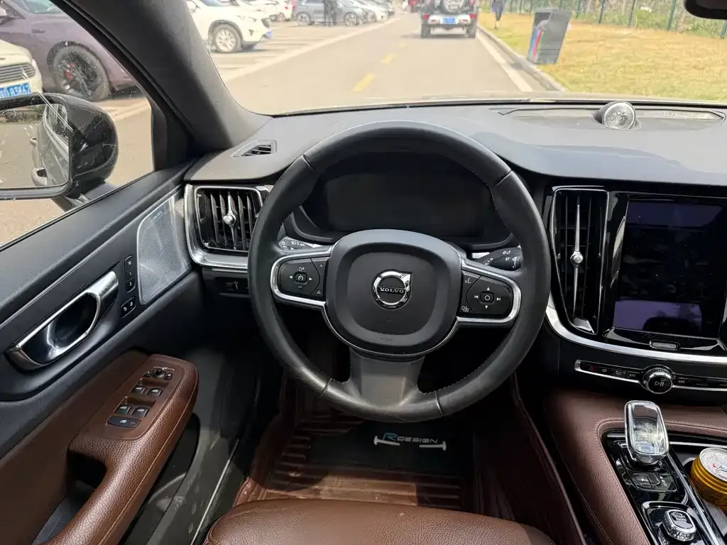 Volvo S60 PHEV 2021 из CN, фото 8
