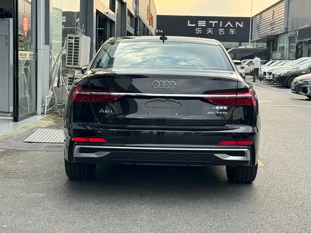 Audi A7L — фото 7