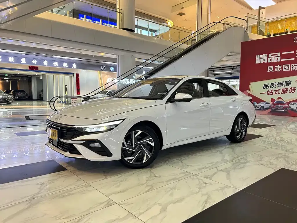 Hyundai Elantra — фото 3