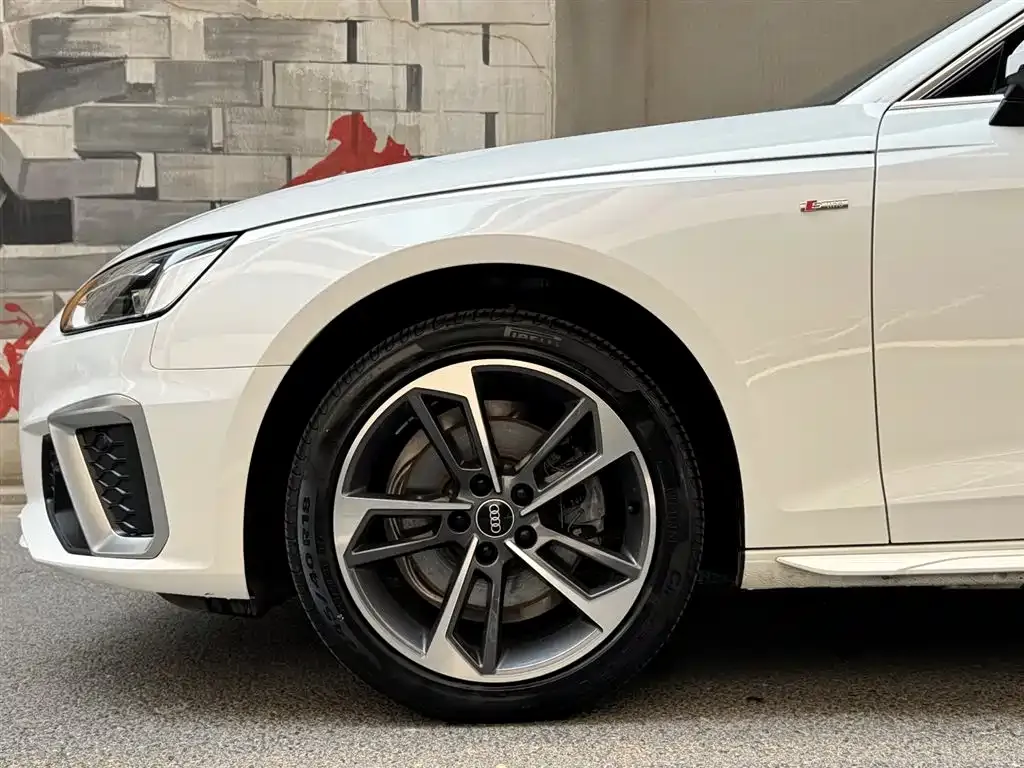 Audi A4L — фото 9