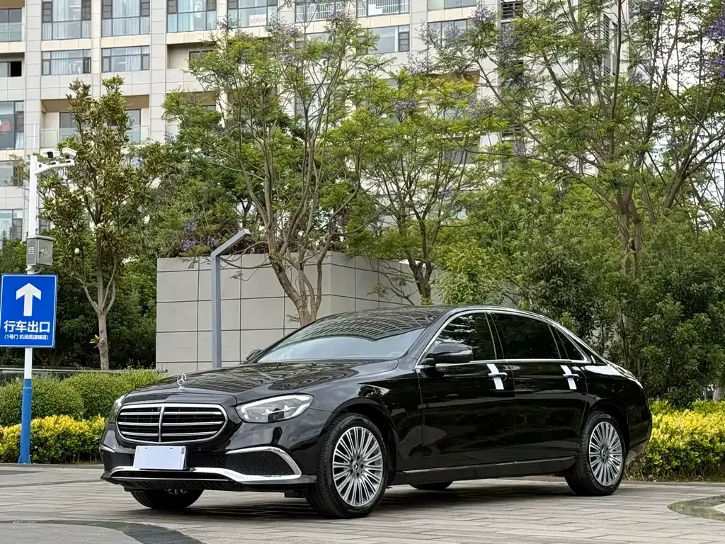 Mercedes-Benz E-Class — фото 1