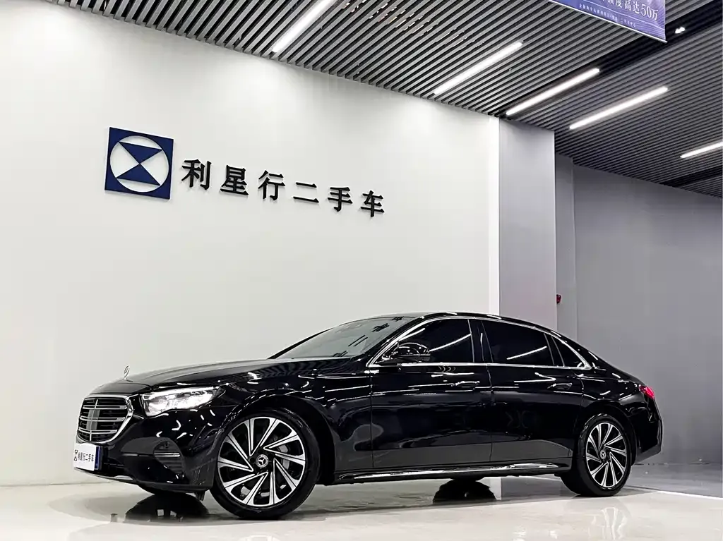 Mercedes-Benz E-Class — фото 1
