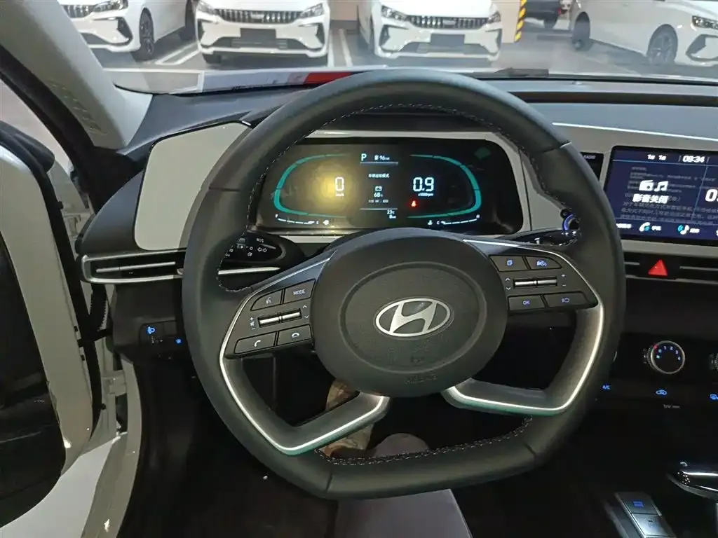 Hyundai Elantra — фото 7