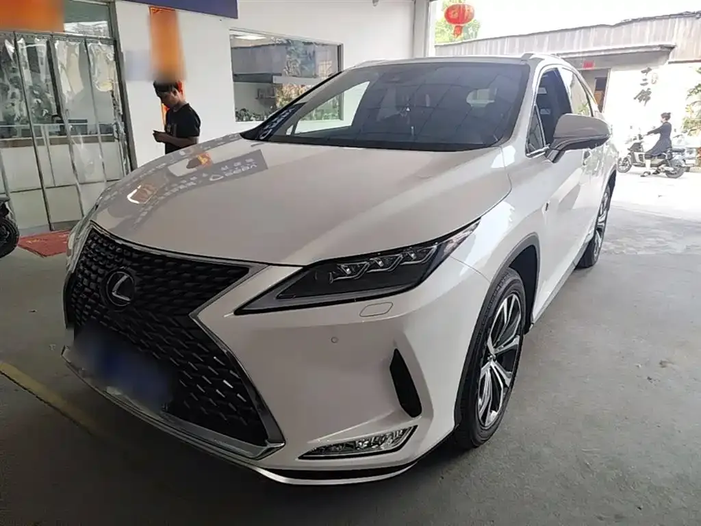 Lexus RX — фото 1
