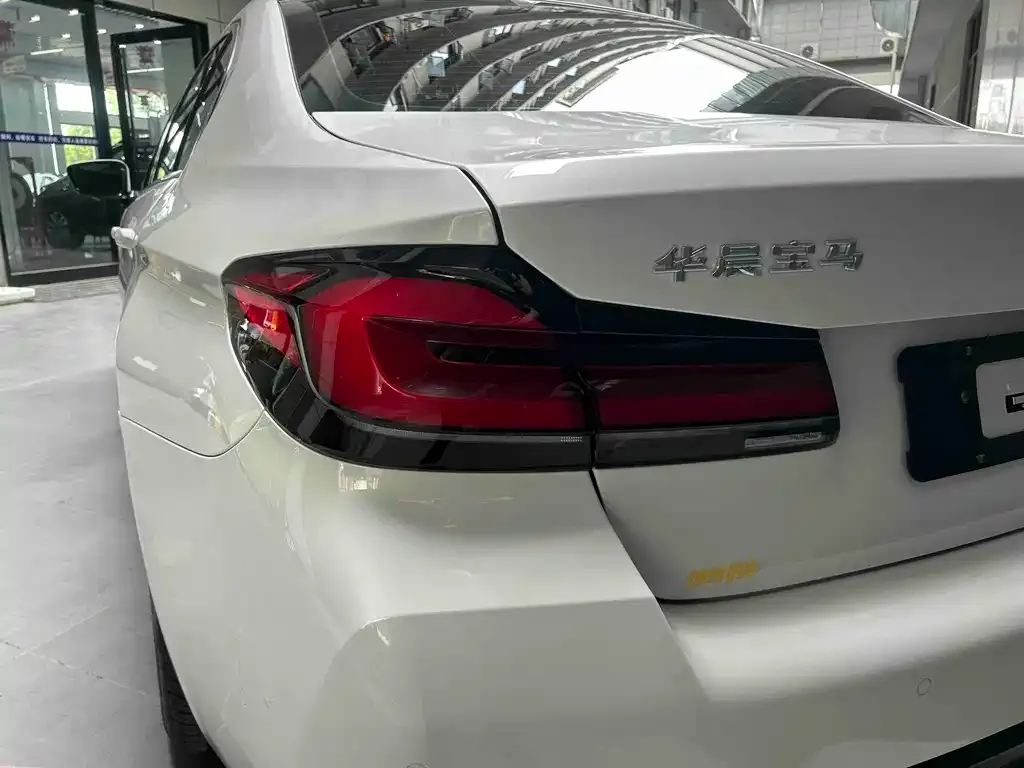 BMW 5 Series 2023 из CN, фото 3