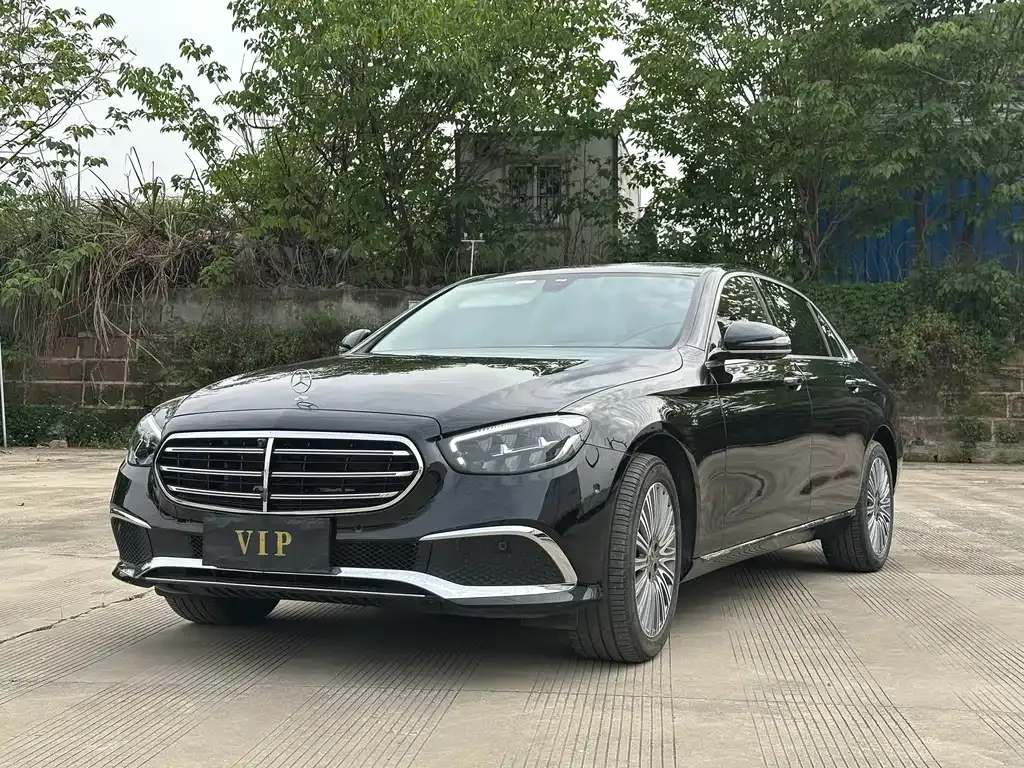 Mercedes-Benz E-Class — фото 1