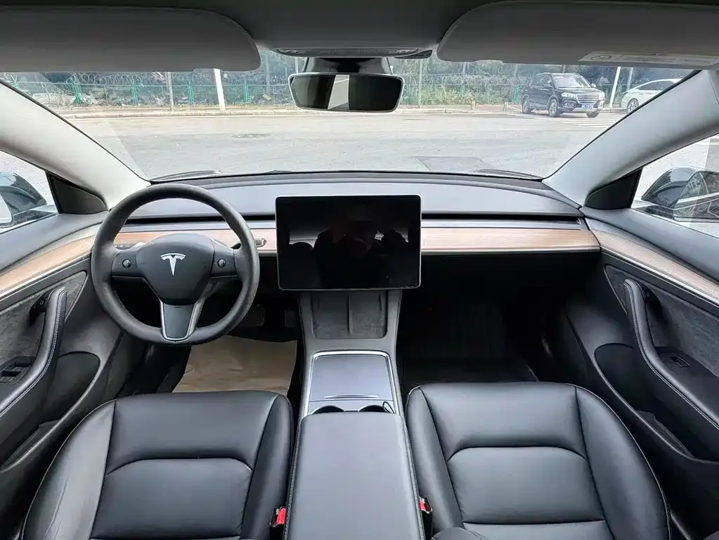 Tesla Model 3 — фото 3