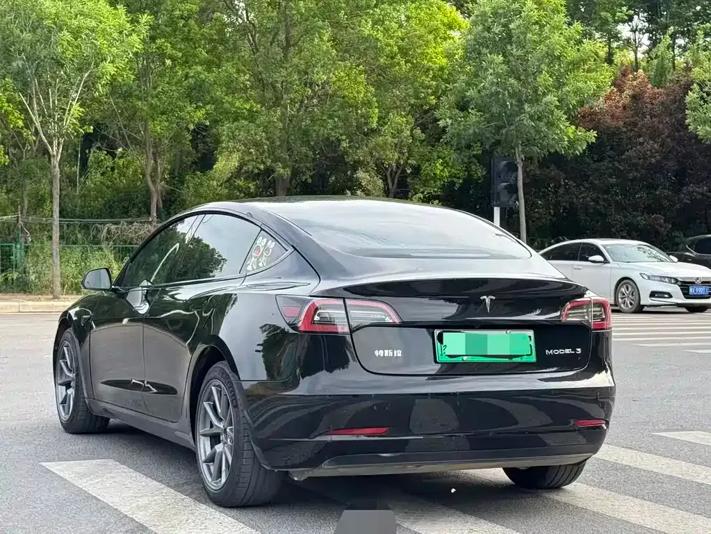 Tesla Model 3 — фото 7