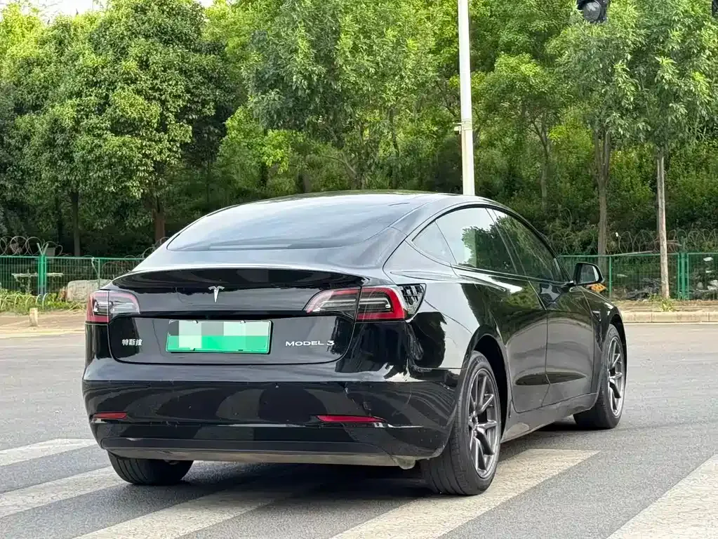Tesla Model 3 — фото 6
