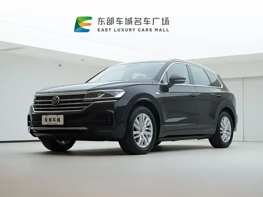 Volkswagen Touareg — фото 1