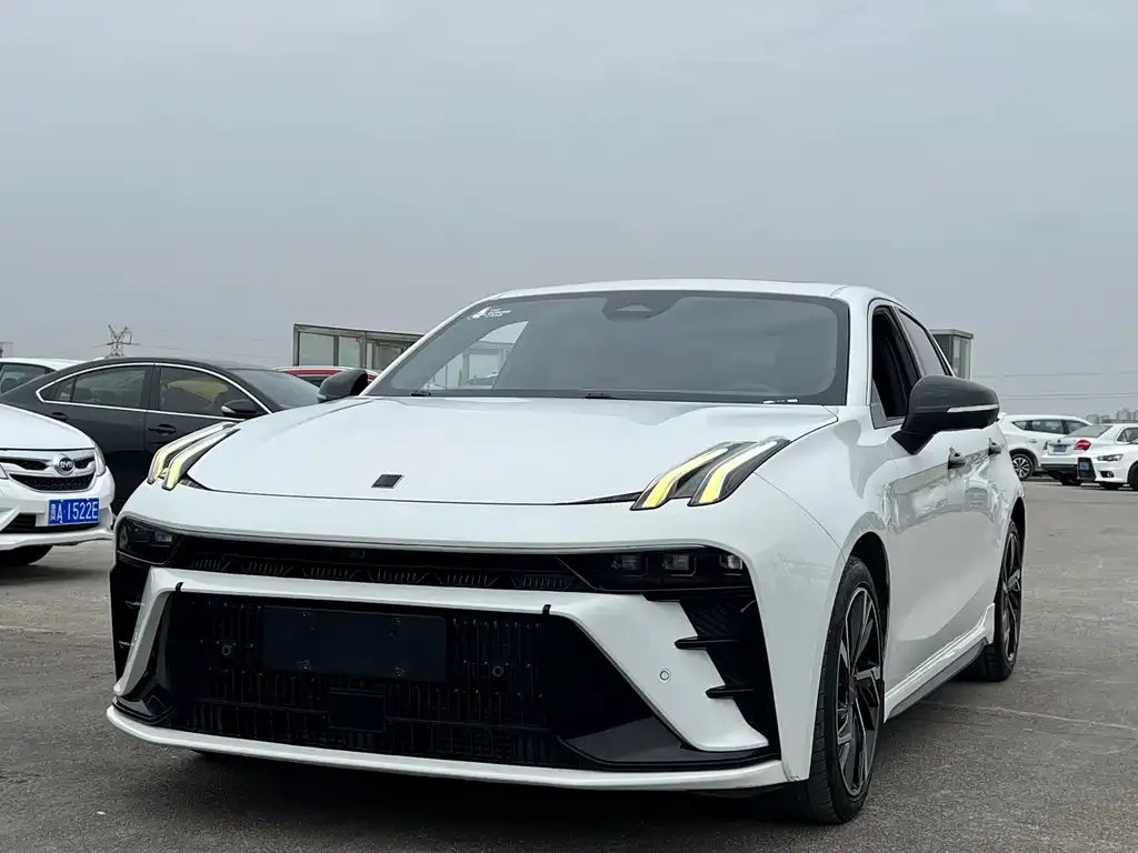 Lynk & Co 03