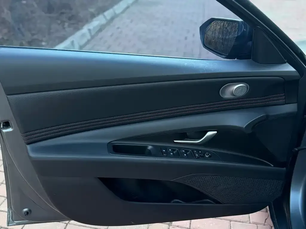 Hyundai Elantra — фото 2