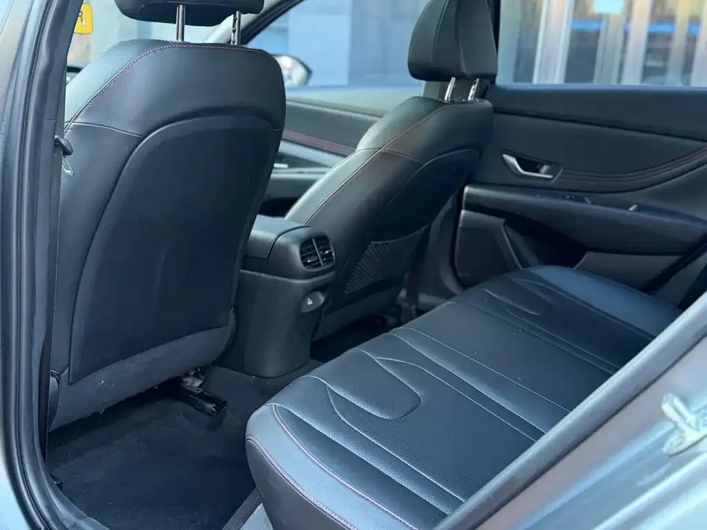 Hyundai Elantra — фото 3
