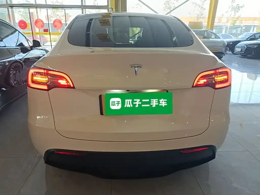 Tesla Model Y — фото 4