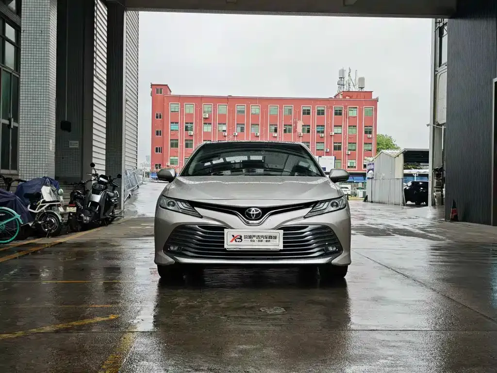 Toyota Camry — фото 10