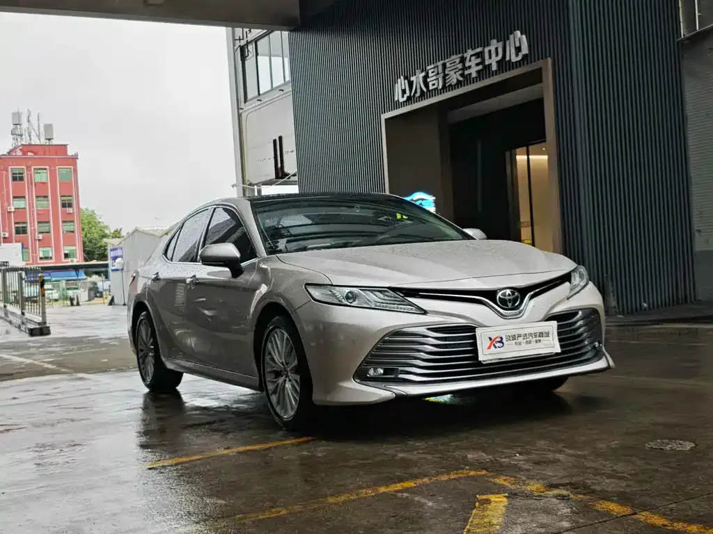 Toyota Camry — фото 8