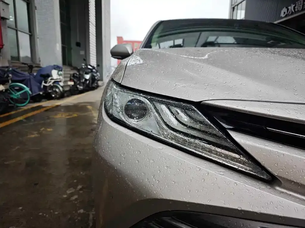 Toyota Camry — фото 5