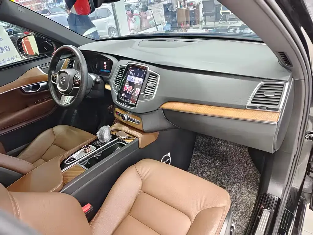 Volvo XC90 — фото 10