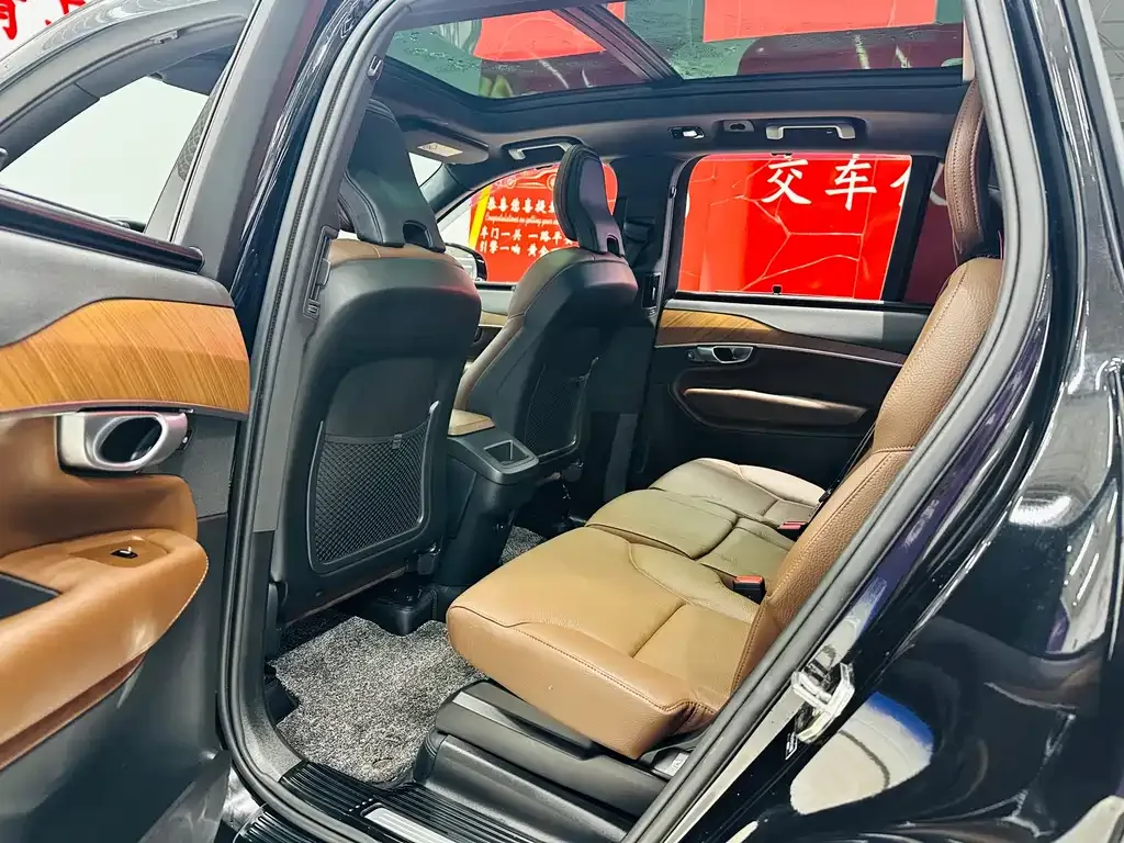 Volvo XC90 — фото 9