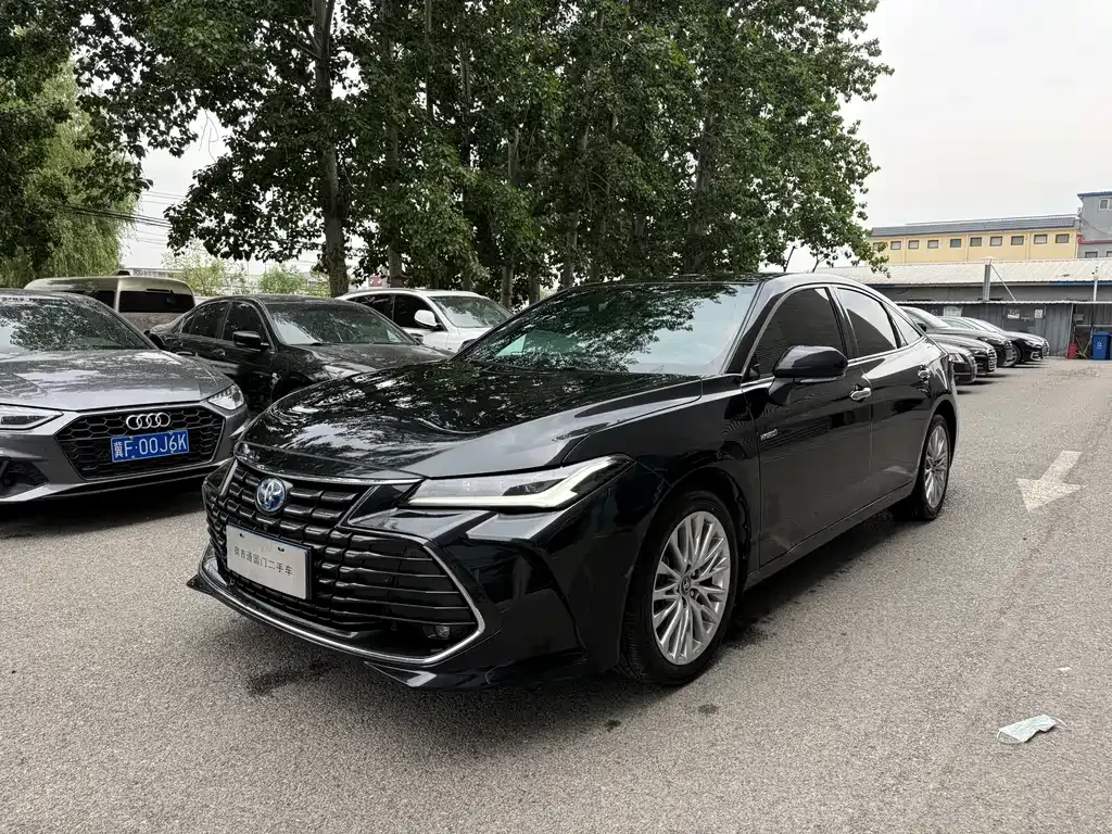 Toyota Avalon — фото 1