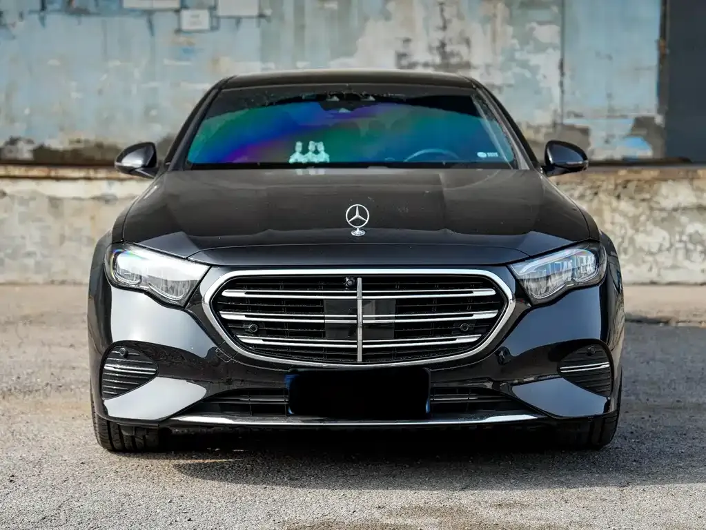 Mercedes-Benz E-Class — фото 1