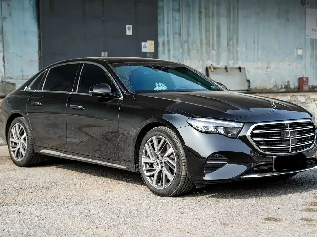Mercedes-Benz E-Class — фото 2