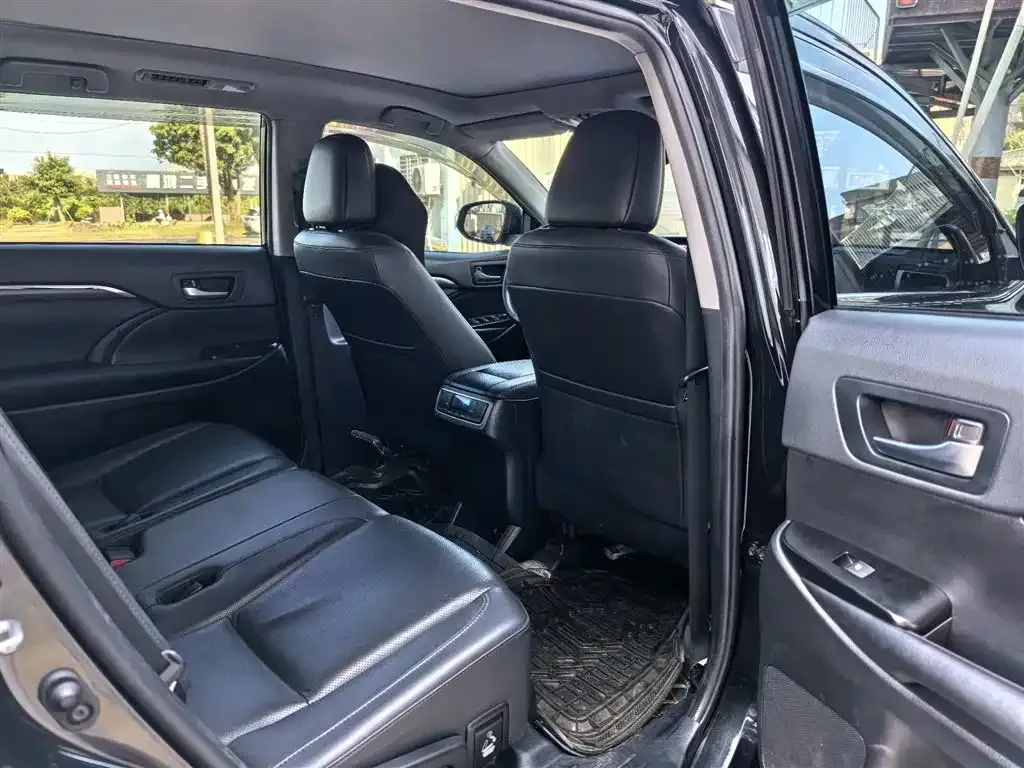 Toyota Highlander — фото 2