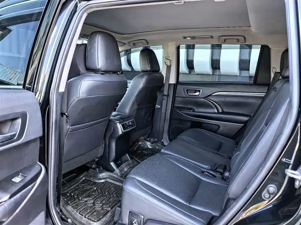 Toyota Highlander — фото 5