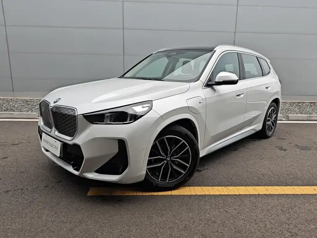 BMW iX1