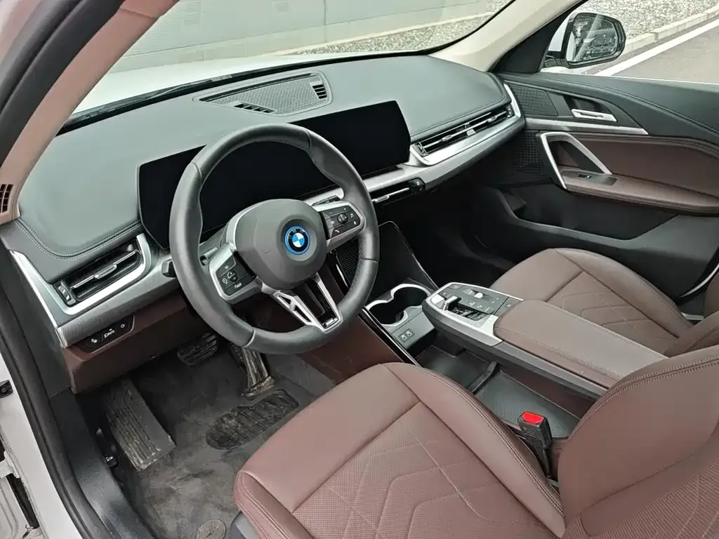 BMW iX1 2025 из CN, фото 6