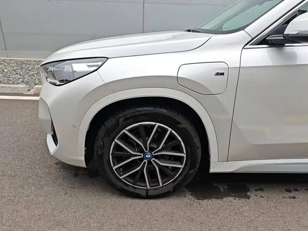 BMW iX1 2025 из CN, фото 2