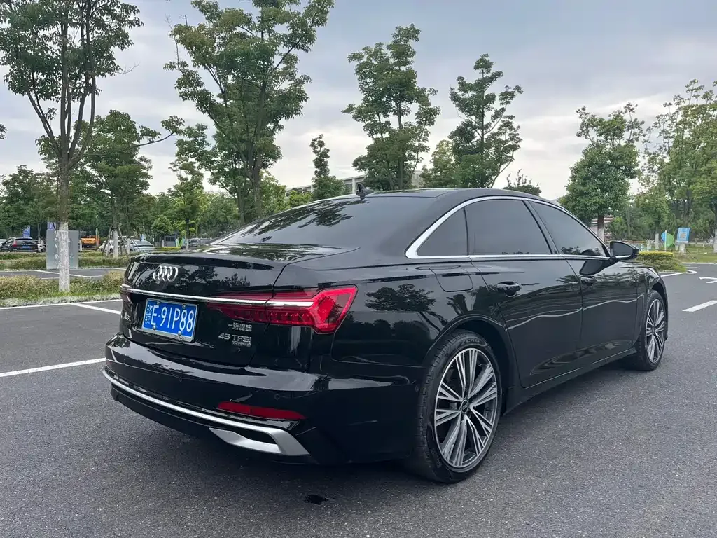 Audi A6L — фото 10