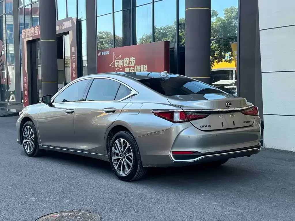 Lexus ES — фото 8