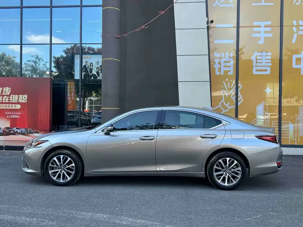 Lexus ES — фото 9
