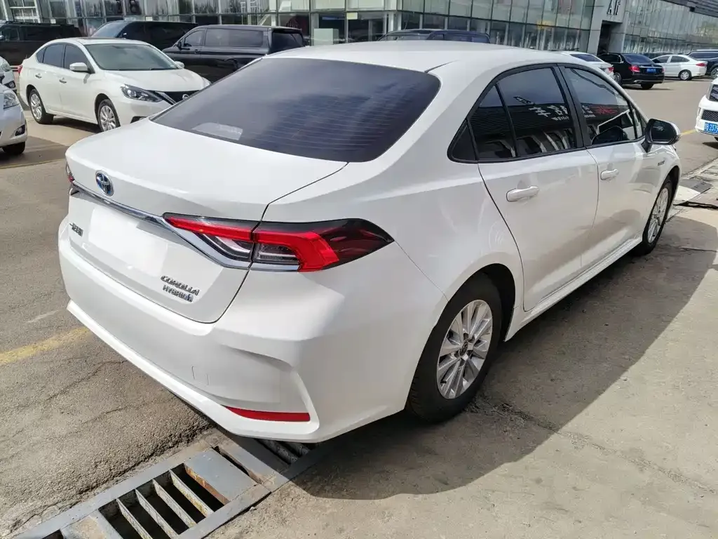 Toyota Corolla — фото 3