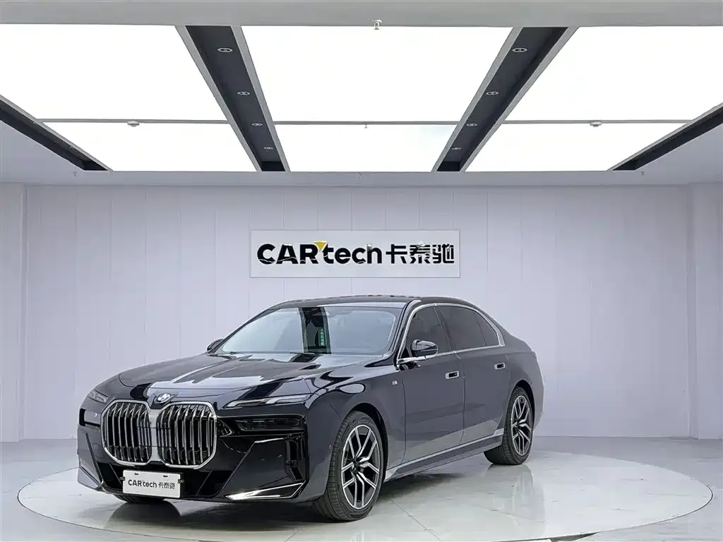 BMW 7 Series — фото 1