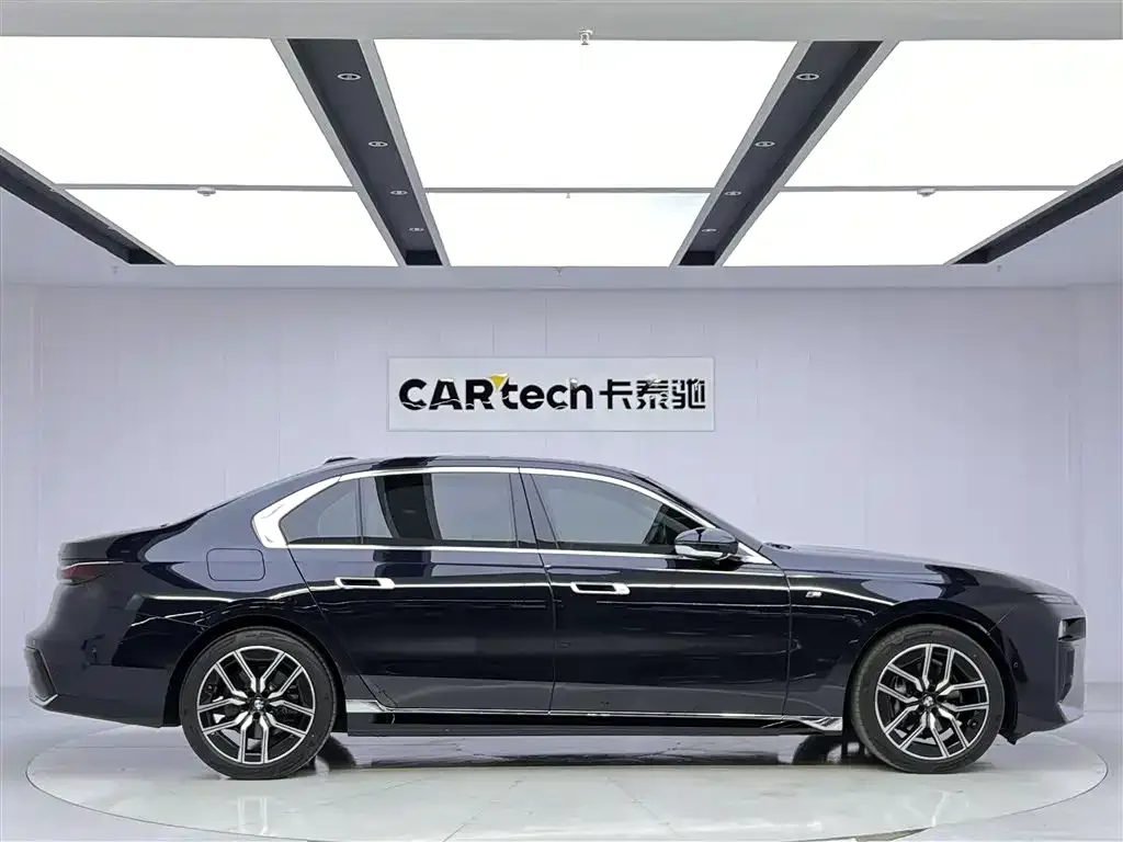 BMW 7 Series — фото 7