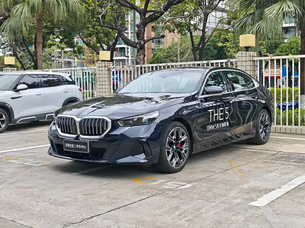 BMW 5 Series — фото 1