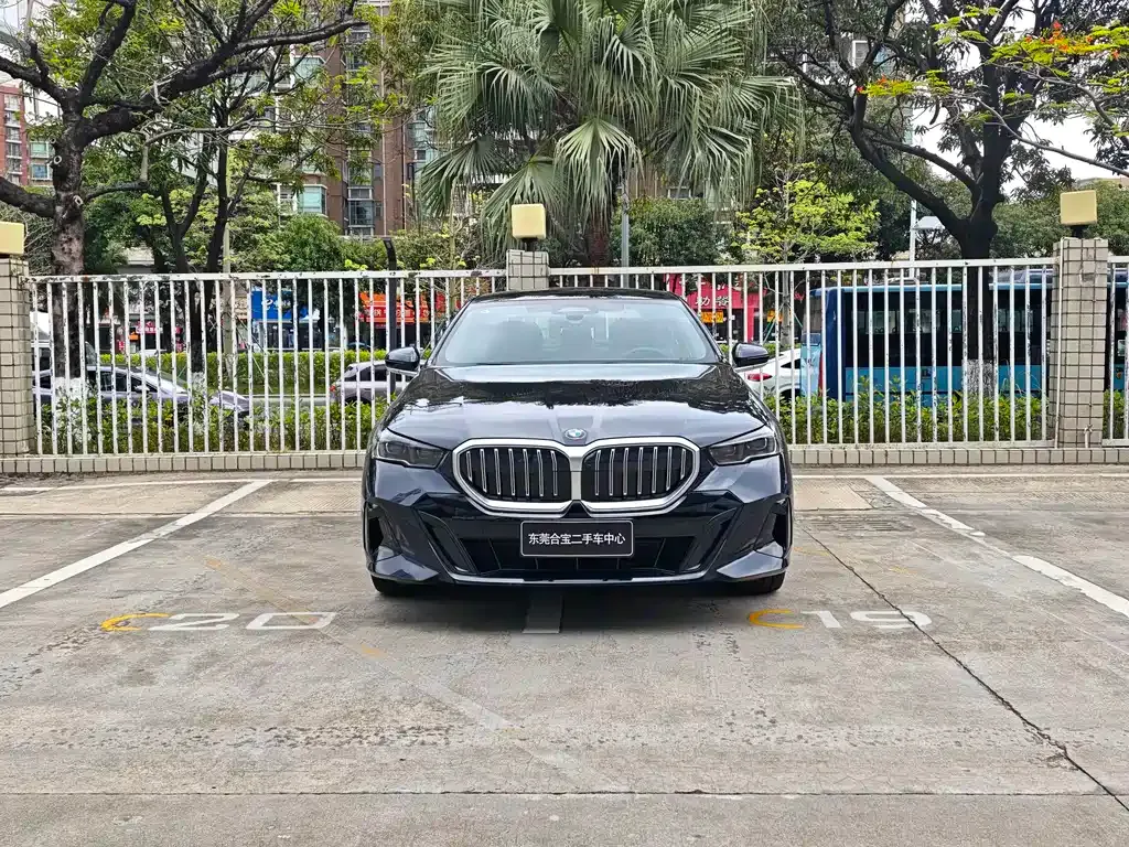 BMW 5 Series — фото 6