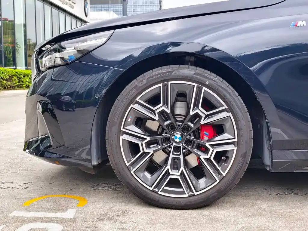 BMW 5 Series — фото 10