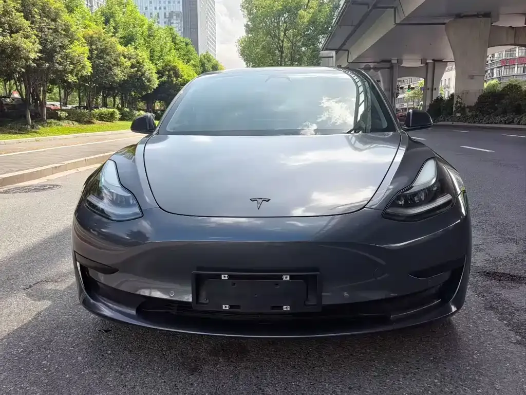 Tesla Model 3 — фото 9