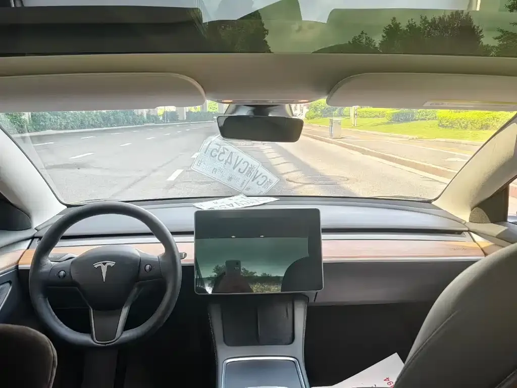 Tesla Model 3 — фото 4