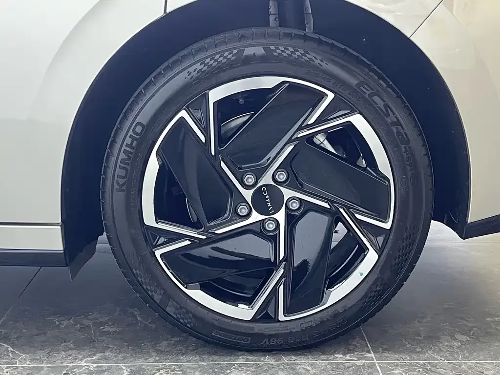 Lynk & Co 07 EM-P — фото 7